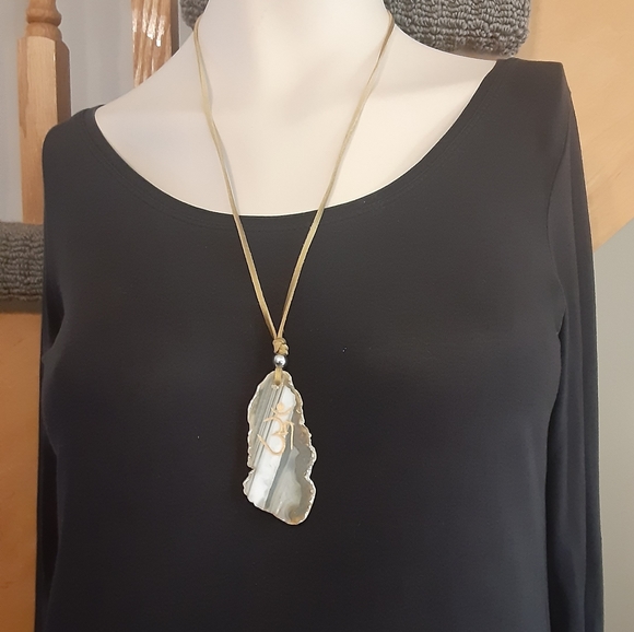 Agate OM Mantra/ Faux Gold Cord/ Silver Tone Bead Pendant/ Necklace - Picture 8 of 8